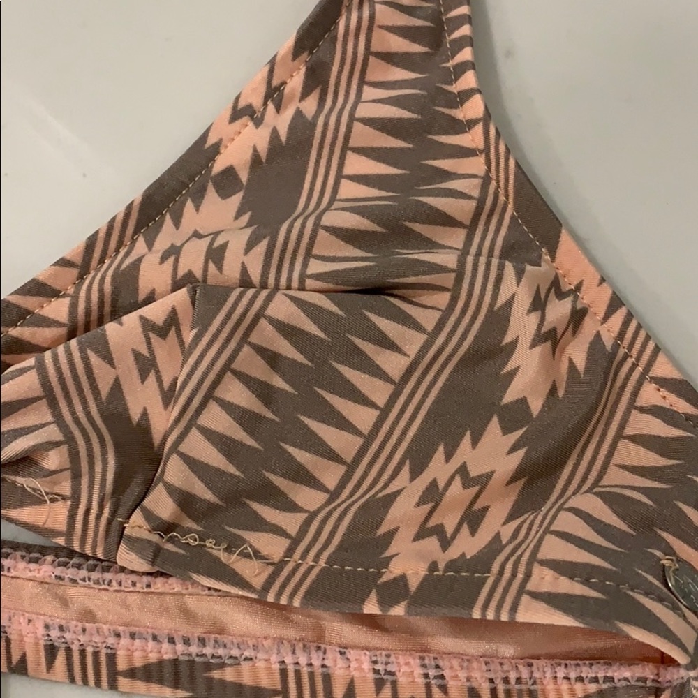 **SOLD***.
O’Neil bikini top Aztec pattern - Picture 2 of 4